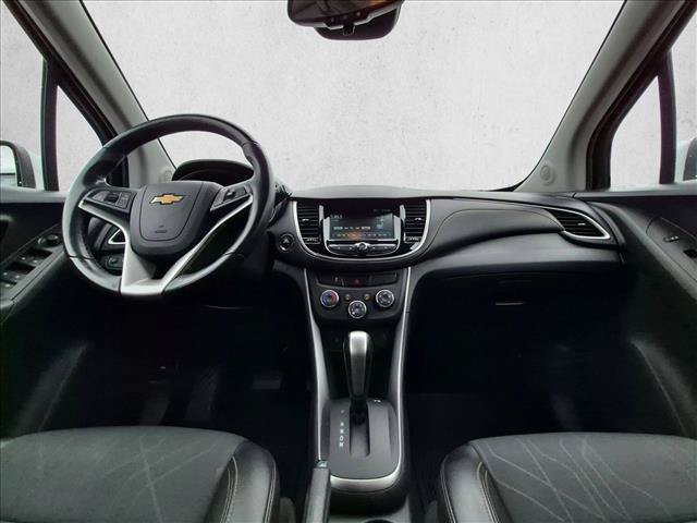 Used 2017 Chevrolet Trax LT w/ LT Convenience Package FWD image 2