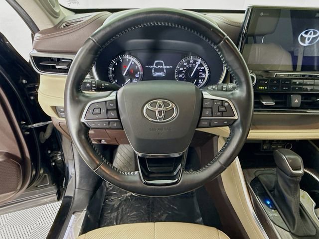 Used 2021 Toyota Highlander Platinum image 11