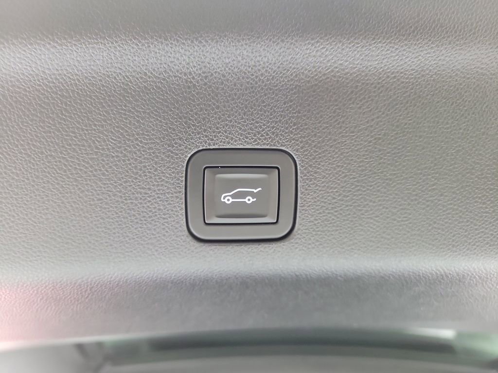 Used 2025 Cadillac Escalade Premium Luxury w/ LPO, Floor Liner Package image 9