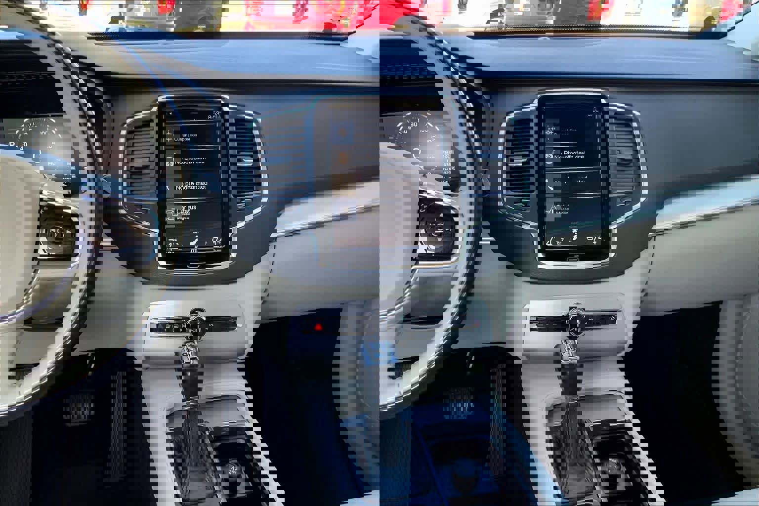 Used 2017 Volvo XC90 T5 Momentum w/ Vision Package image 7