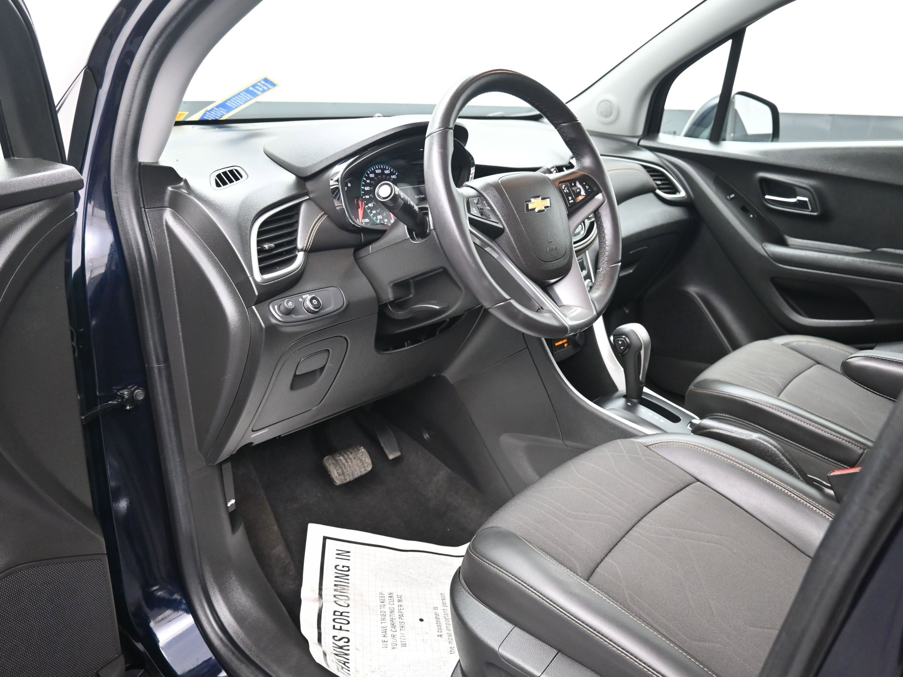 Used 2022 Chevrolet Trax LT w/ LT Convenience Package image 17