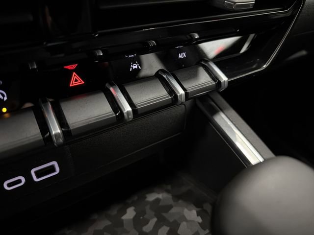 New 2026 GMC Canyon Elevation w/ Convenience Package image 29