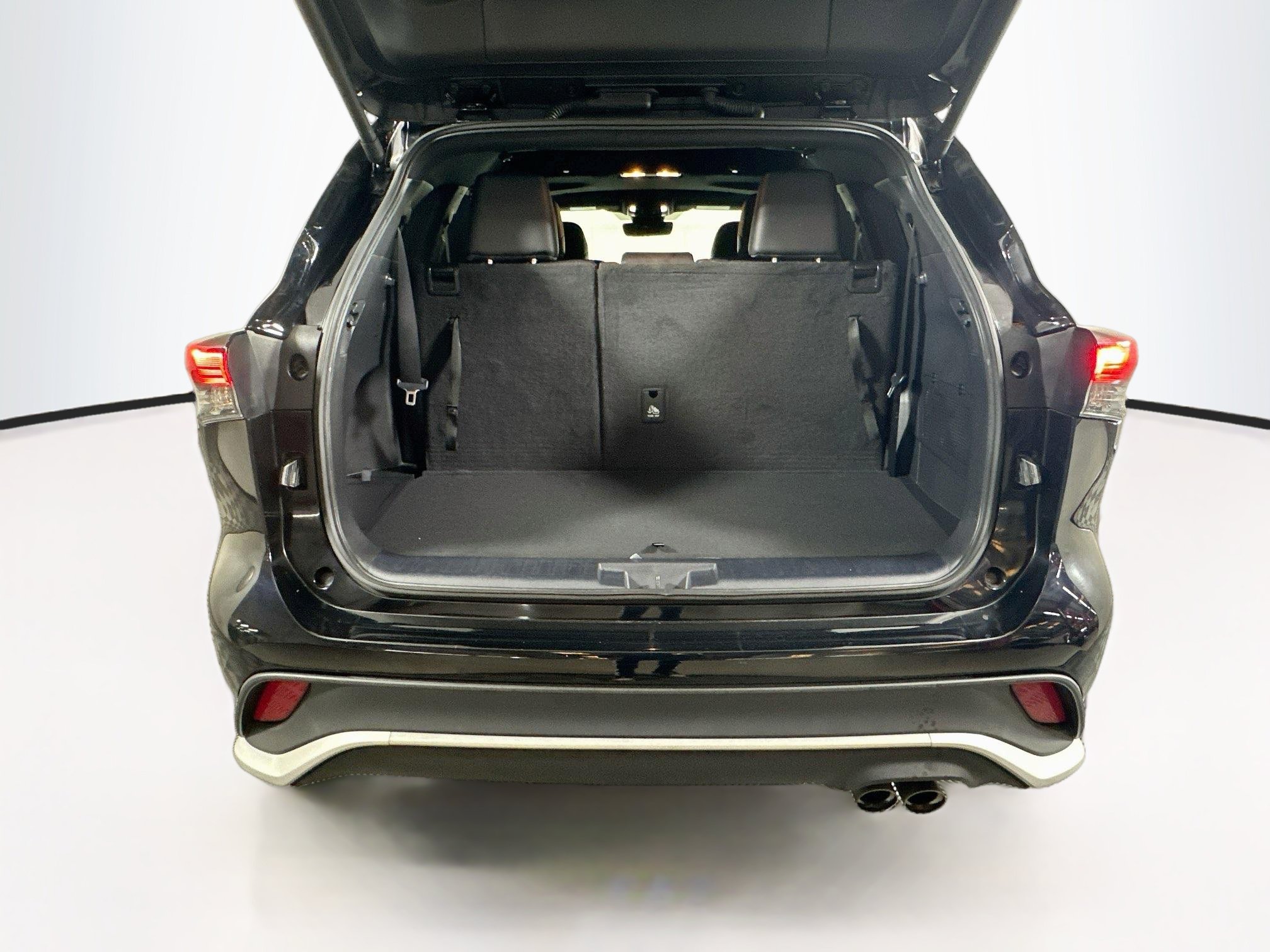Used 2024 Toyota Highlander XSE FWD image 31