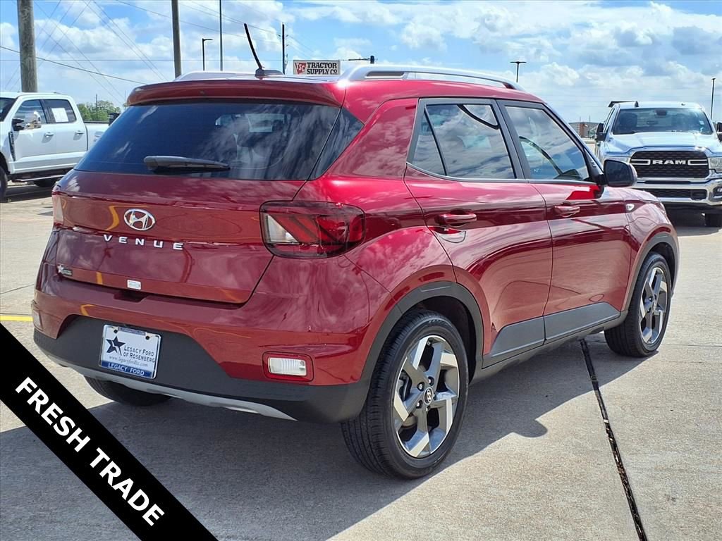 Used 2024 Hyundai Venue Limited image 2