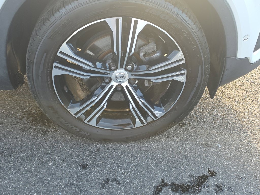 Used 2019 Volvo XC40 T4 Inscription FWD image 11