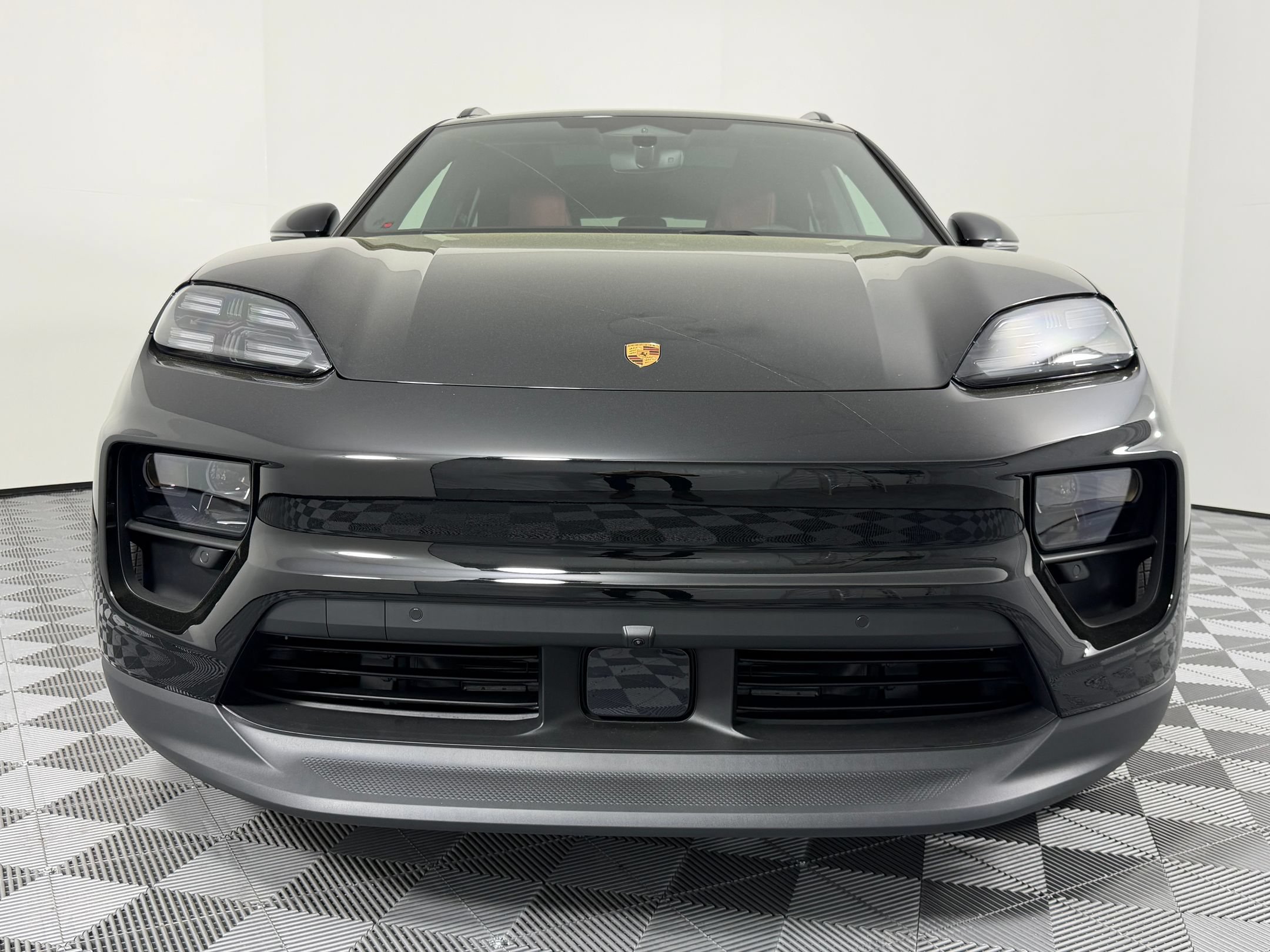 Certified 2026 Porsche Macan Electric RWD image 6