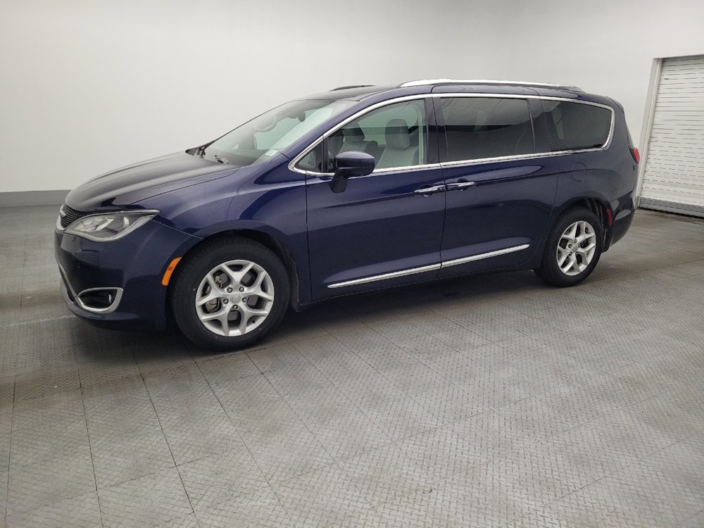 Used 2017 Chrysler Pacifica Touring-L Plus w/ Advanced Safetytec Group FWD image 2
