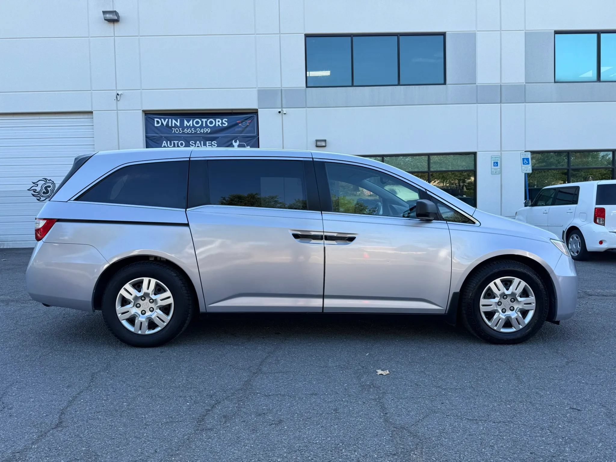 Used 2012 Honda Odyssey LX image 3