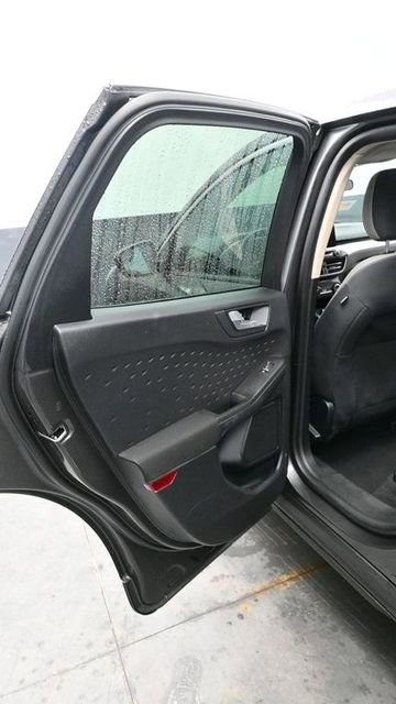 Used 2020 Ford Escape SE image 15