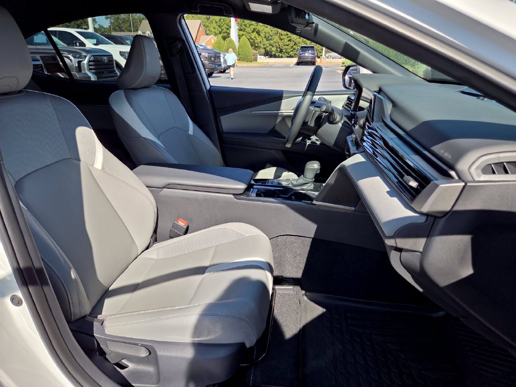 Used 2025 Toyota Camry SE FWD image 15