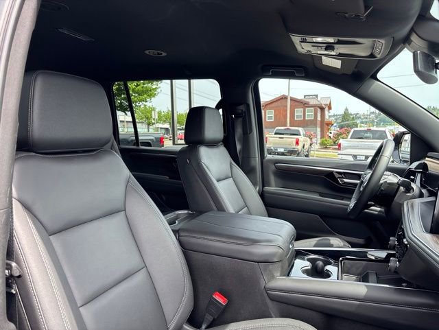 Used 2025 Chevrolet Suburban Z71 AWD/4WD image 41