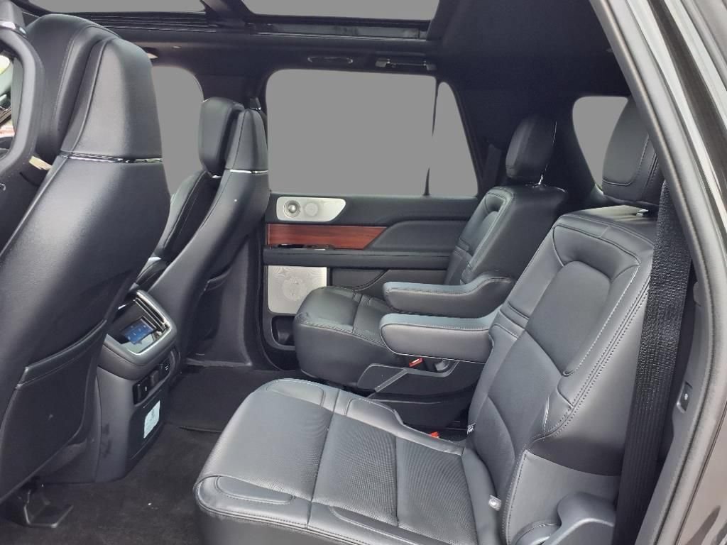 Used 2024 Lincoln Navigator L Reserve AWD/4WD image 9