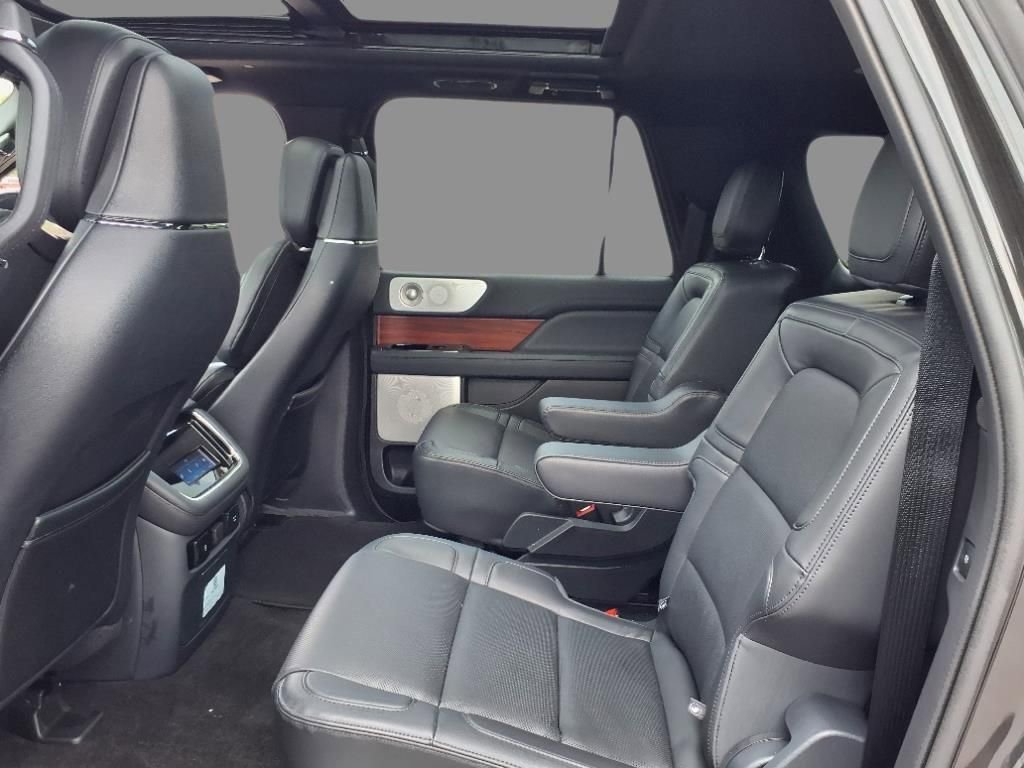 Used 2024 Lincoln Navigator L Reserve AWD/4WD image 9