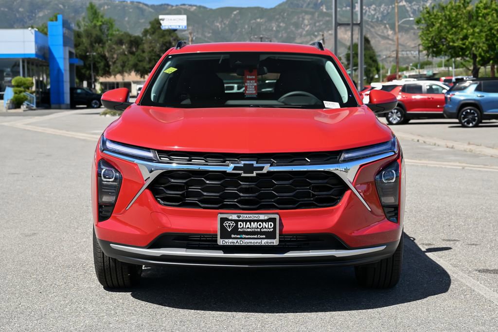 New 2026 Chevrolet Trax LT w/ LPO, Blackout Package FWD image 2