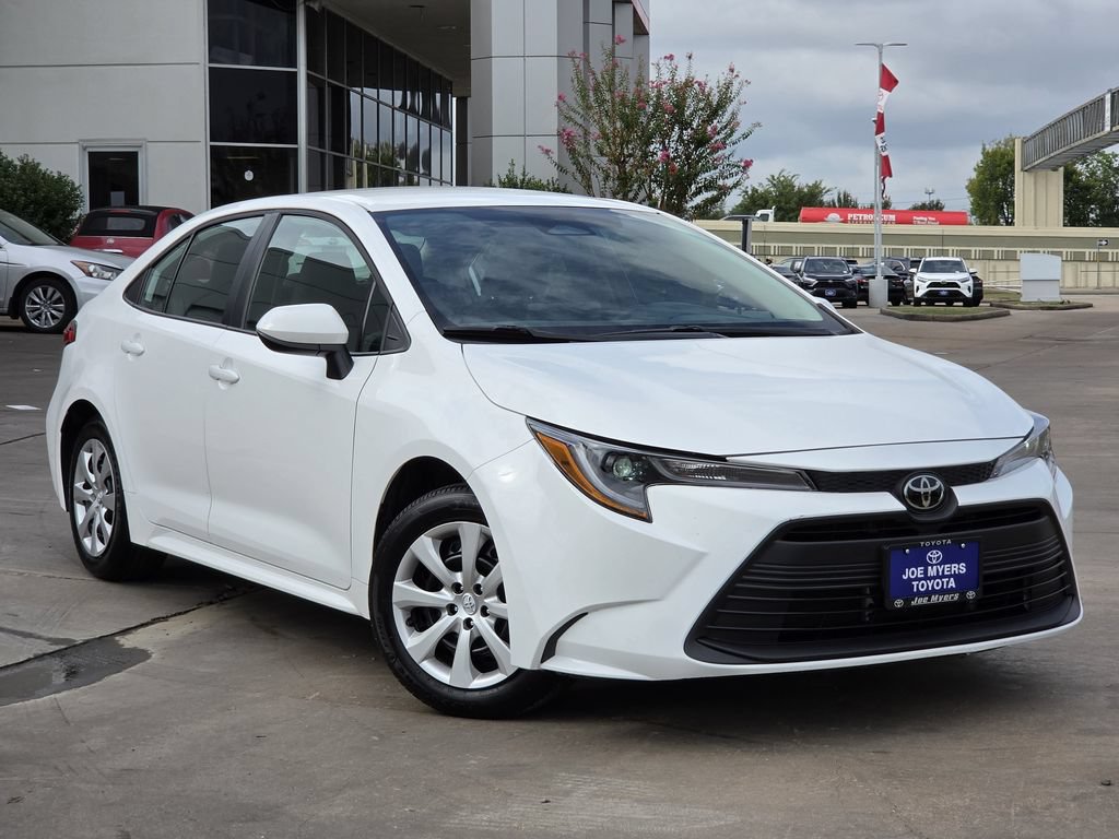 Used 2026 Toyota Corolla LE FWD image 2