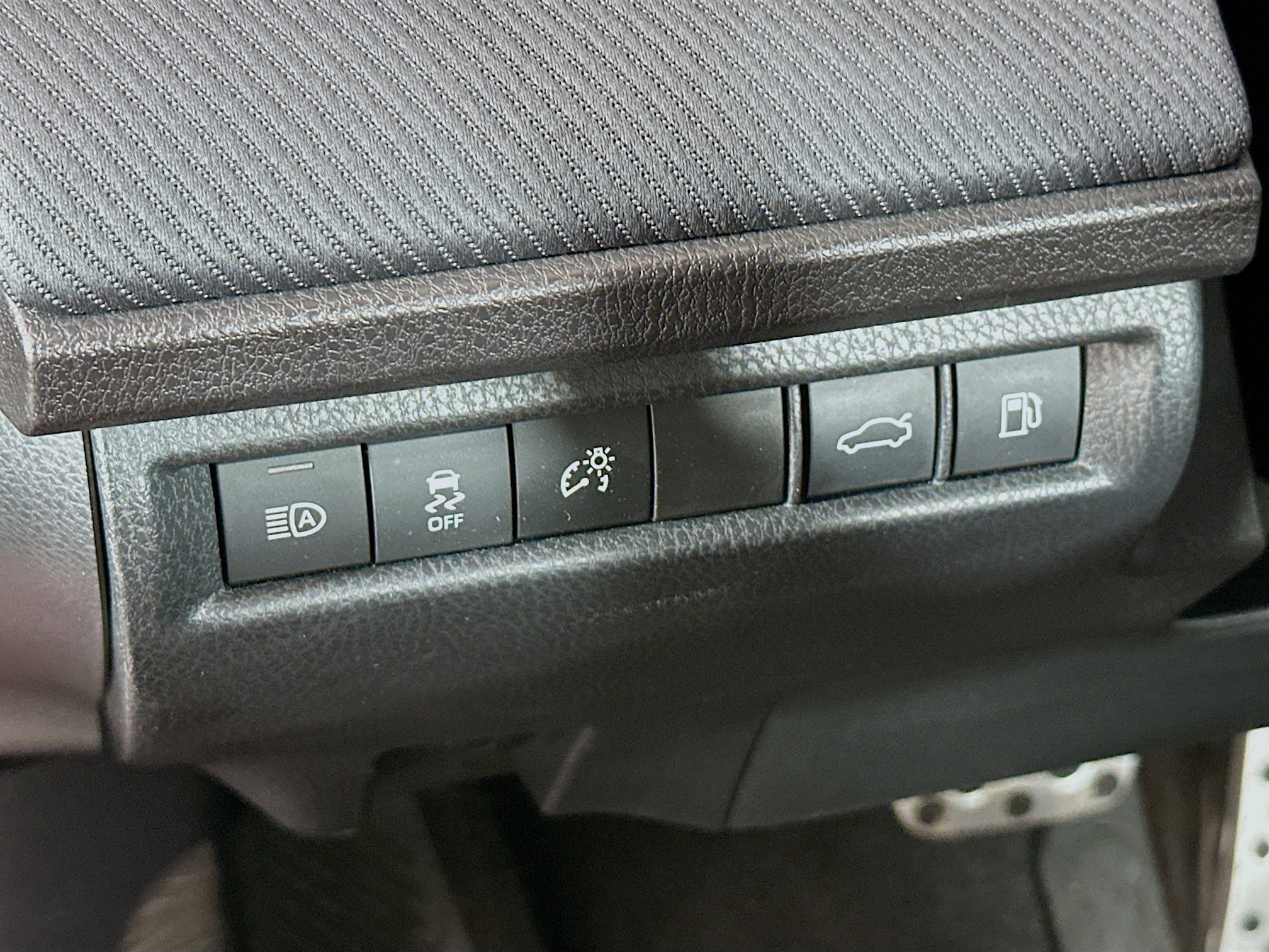 Used 2025 Toyota Camry SE FWD image 17
