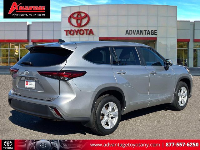 Used 2023 Toyota Highlander LE AWD/4WD image 7