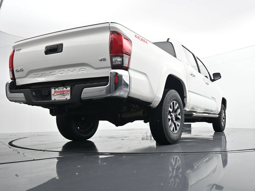 Used 2020 Toyota Tacoma SR5 AWD/4WD image 36