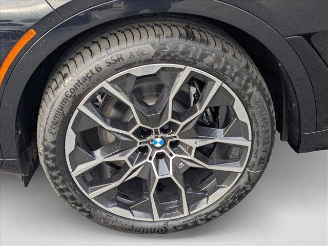 Used 2025 BMW X7 M60i image 9