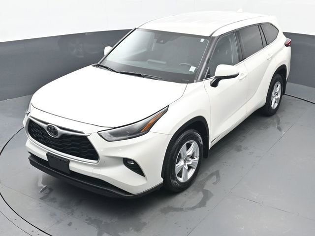 Certified 2021 Toyota Highlander LE image 40