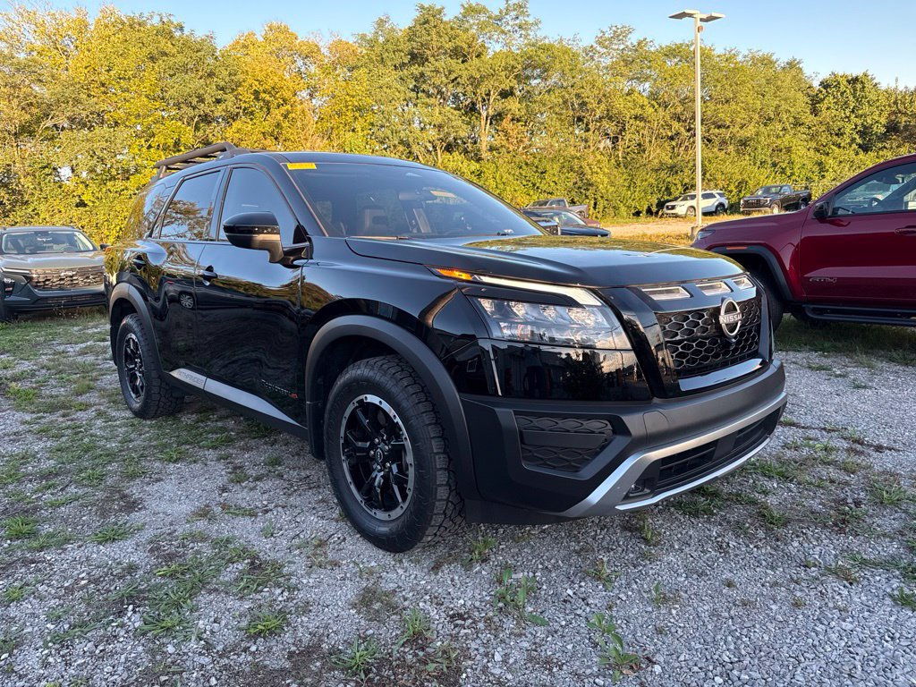 Used 2025 Nissan Pathfinder Rock Creek AWD/4WD image 2