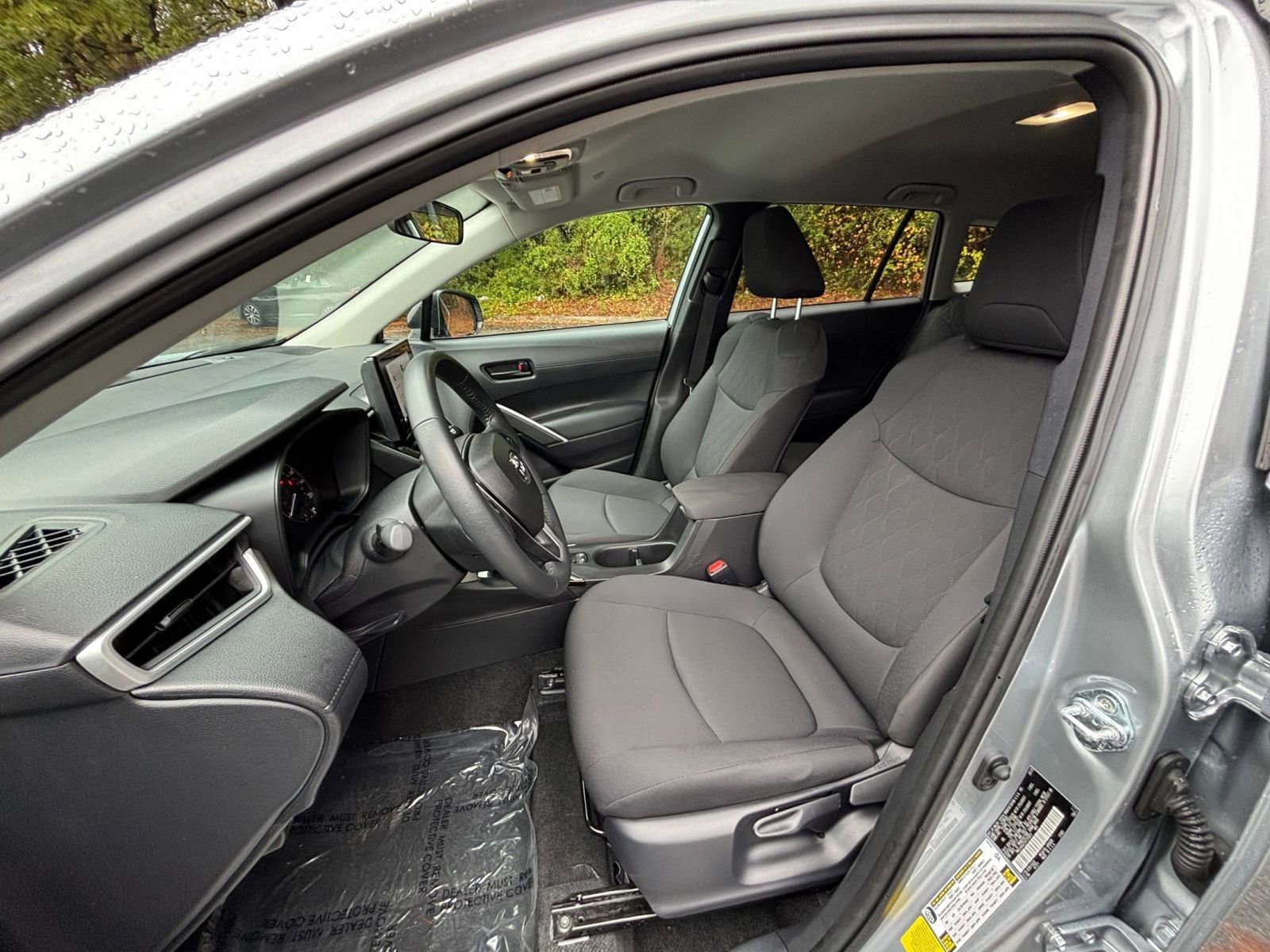 Used 2025 Toyota Corolla Cross LE image 36