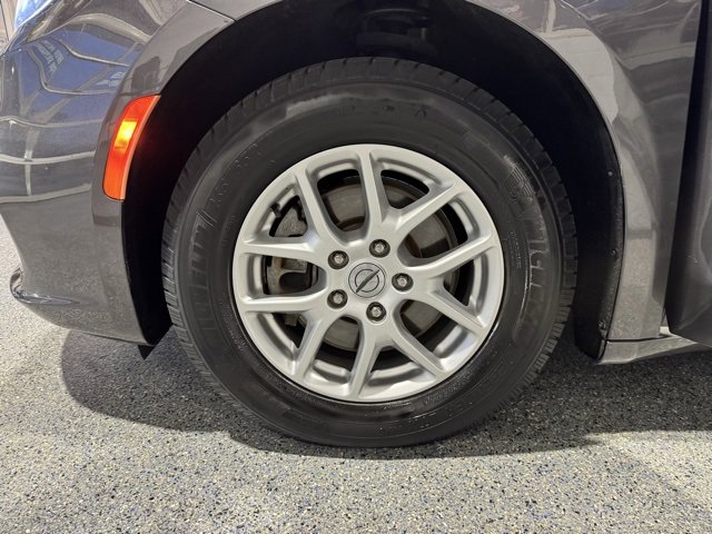 Used 2021 Chrysler Pacifica Touring-L image 26