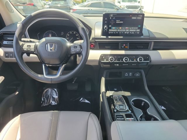 Certified 2025 Honda Pilot Touring image 10