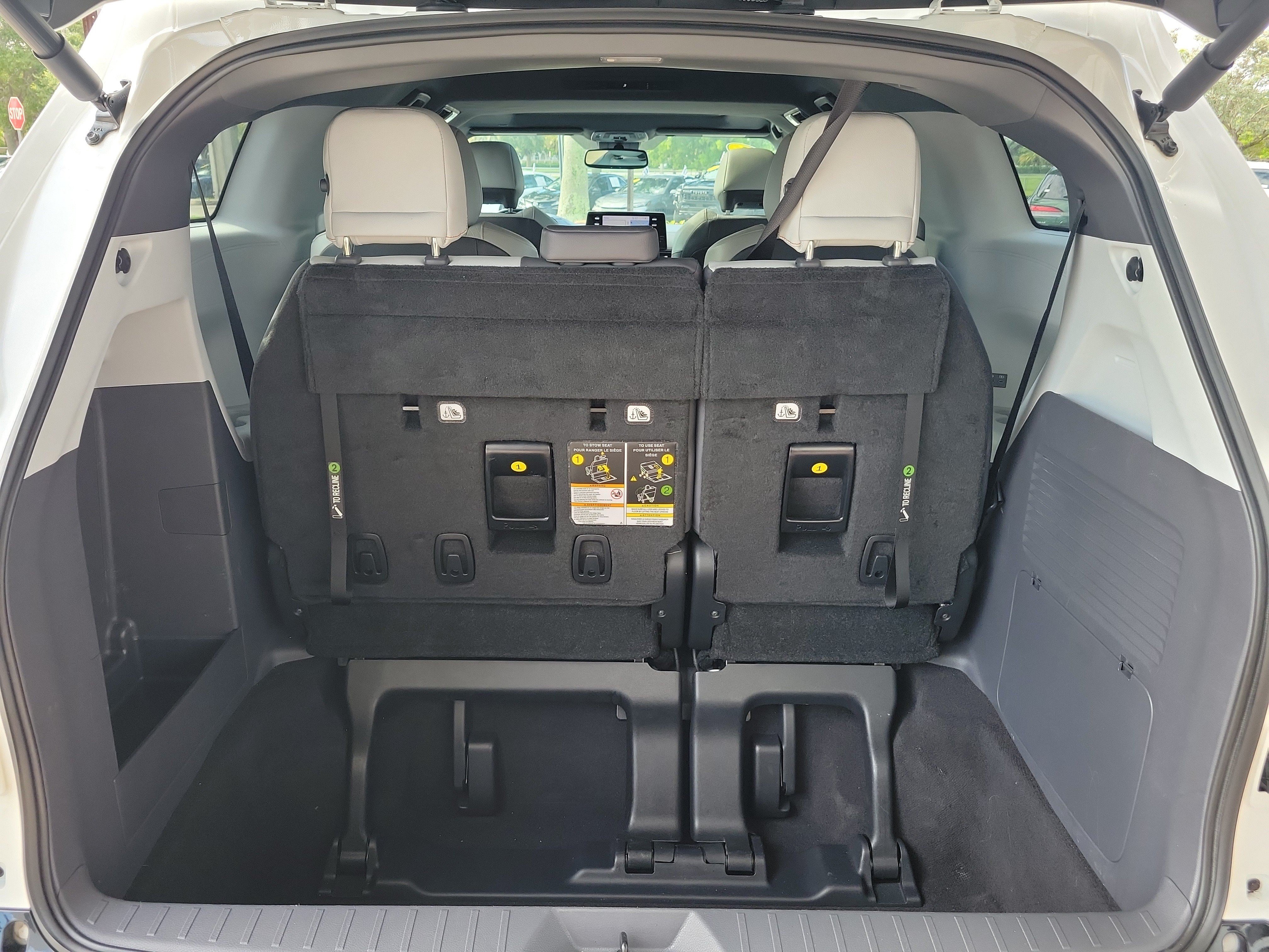 Used 2022 Toyota Sienna XSE FWD image 11