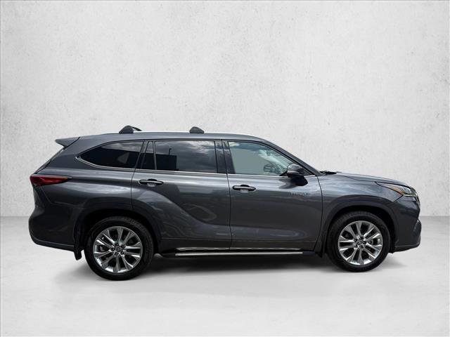 Used 2021 Toyota Highlander Limited FWD image 4