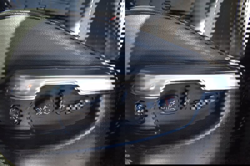 Used 2005 Land Rover Range Rover HSE image 25