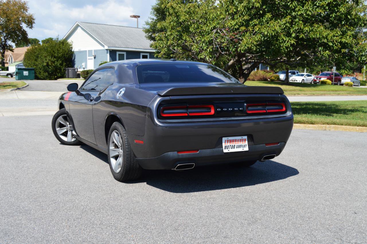 Used 2019 Dodge Challenger SXT RWD image 6