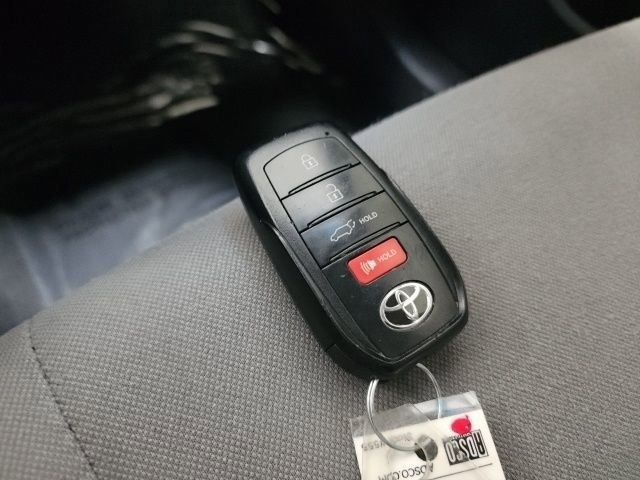 Used 2023 Toyota Venza LE AWD/4WD image 35