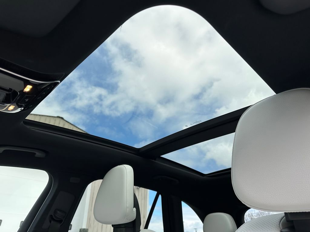 Used 2024 Mercedes-Benz GLC 300 4MATIC image 24