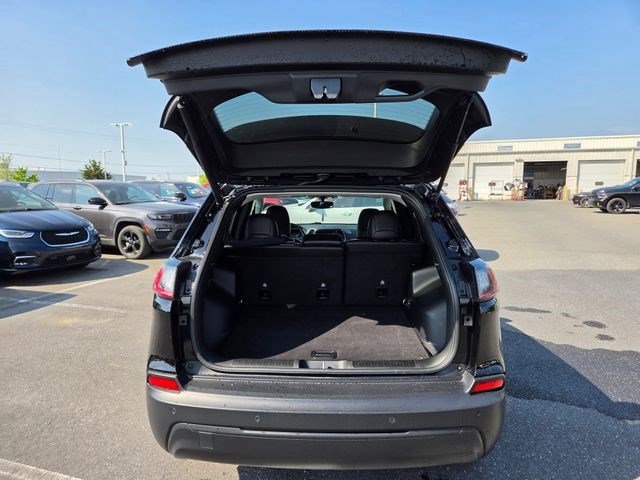 Used 2020 Jeep Cherokee Latitude Plus w/ Comfort/Convenience Group AWD/4WD image 23