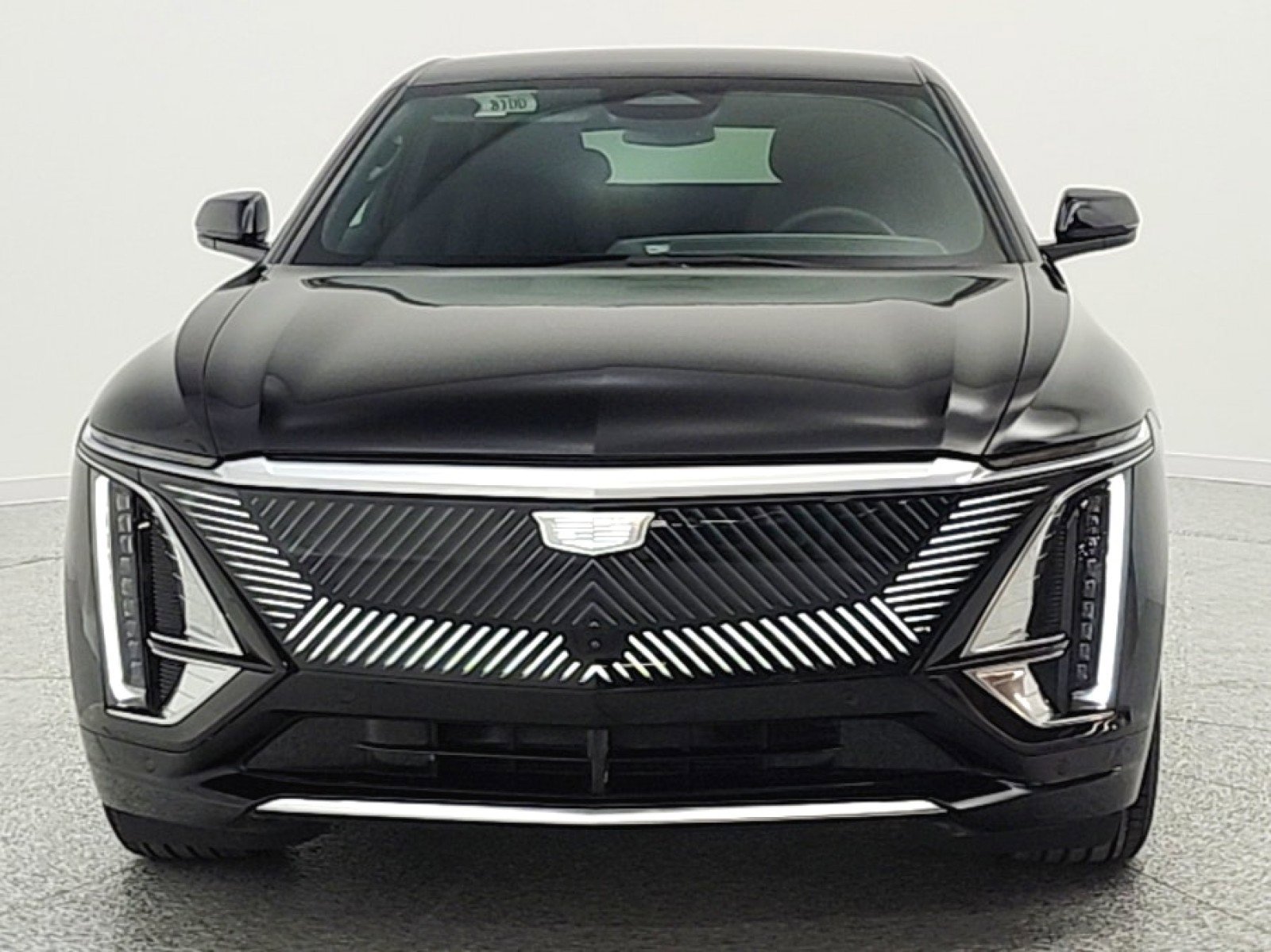 Used 2024 Cadillac Lyriq Luxury image 2