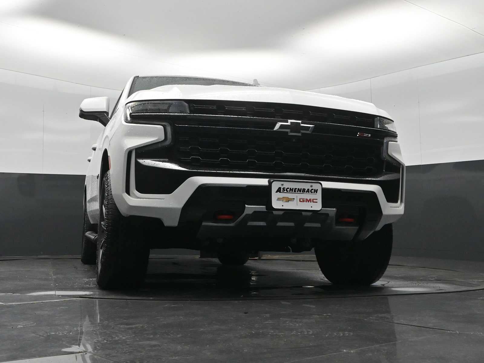 Used 2023 Chevrolet Tahoe Z71 w/ Luxury Package AWD/4WD image 19