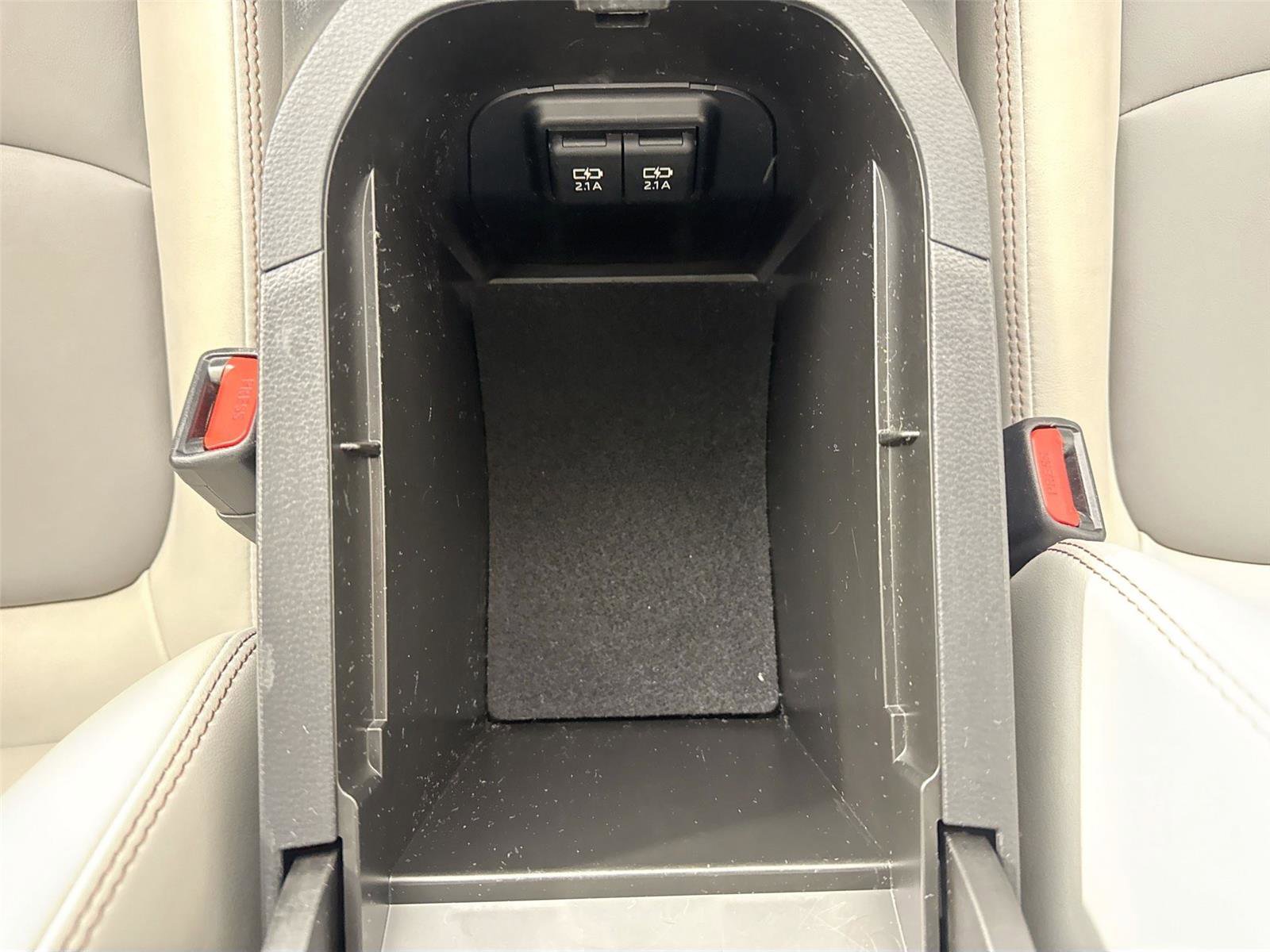 Used 2020 Toyota RAV4 XLE Premium FWD image 32