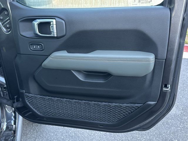 New 2026 Jeep Gladiator Mojave w/ Steel Bumper Group image 14