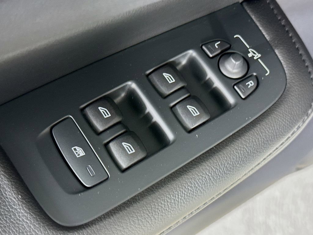 Certified 2023 Volvo S60 B5 Core w/ Climate Package image 18
