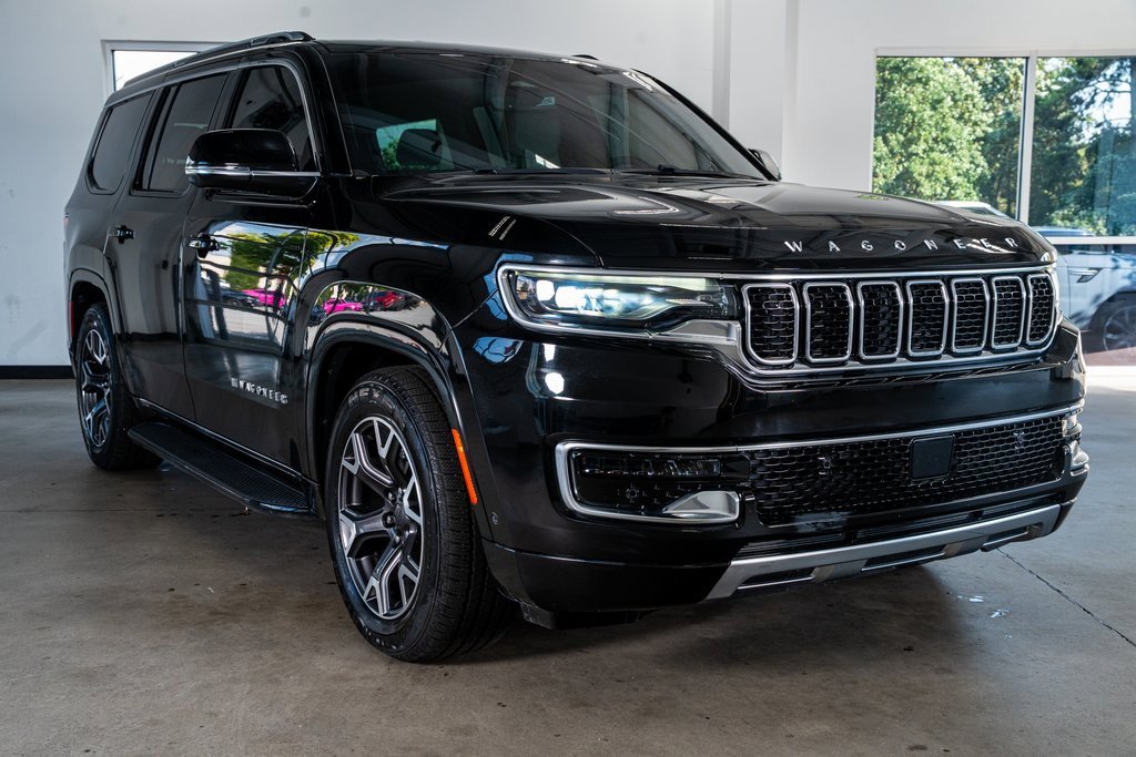 Used 2023 Jeep Wagoneer Series III w/ Preferred Equipment Group image 4