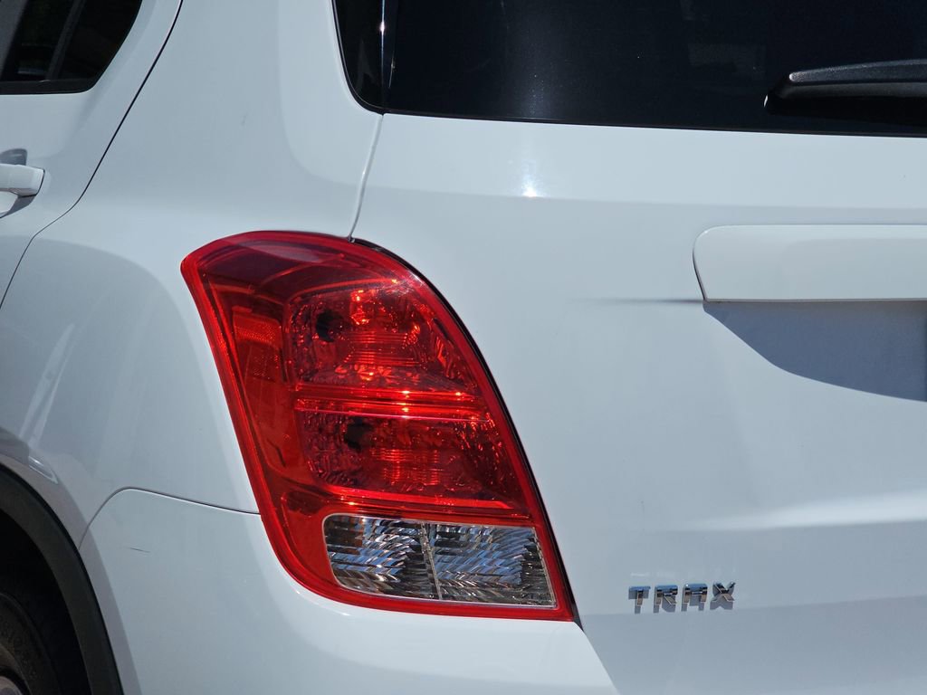 Used 2018 Chevrolet Trax LS w/ Fleet Convenience Package FWD image 40