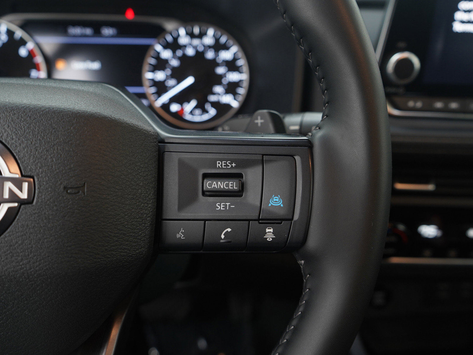 Used 2025 Nissan Rogue SV image 28