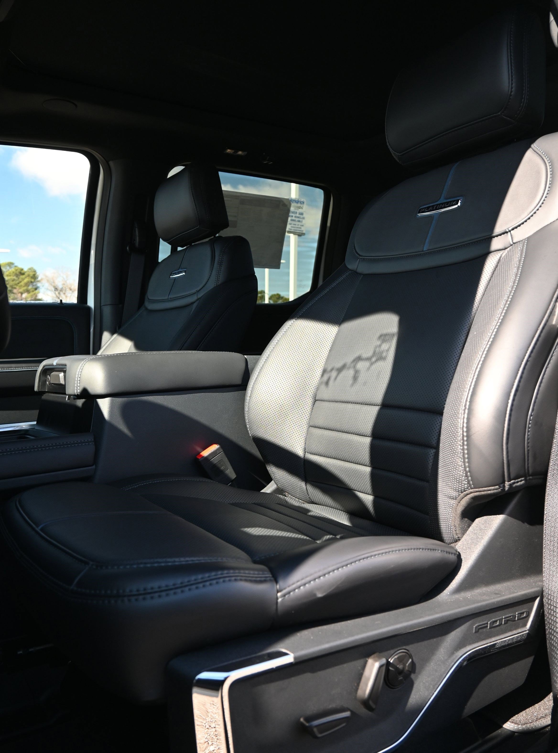 Used 2026 Ford F450 Platinum w/ FX4 Off-Road Package image 30