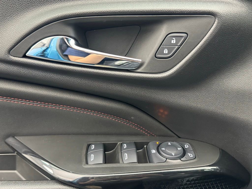 Used 2025 Chevrolet Trax RS FWD image 15