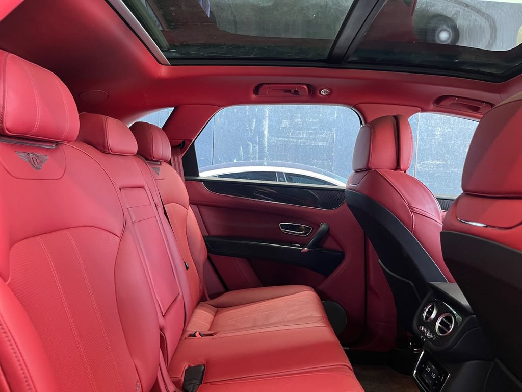 Used 2020 Bentley Bentayga AWD/4WD image 35