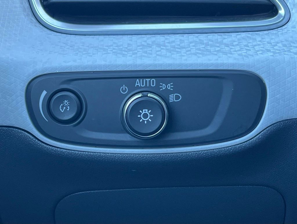 Used 2019 Chevrolet Bolt Premier w/ Infotainment Package image 19