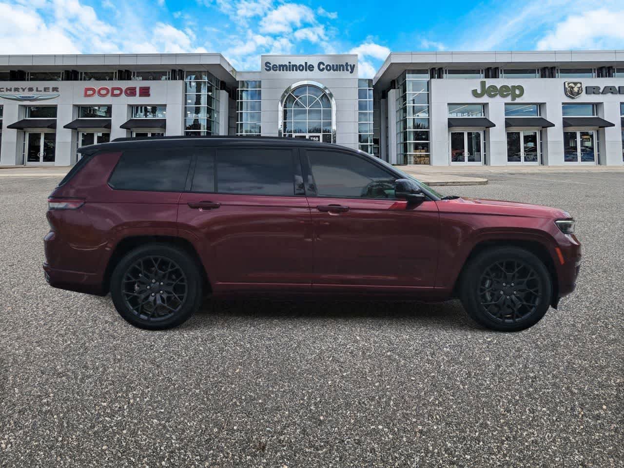 Used 2025 Jeep Grand Cherokee L Summit w/ Obsidian Package AWD/4WD image 9