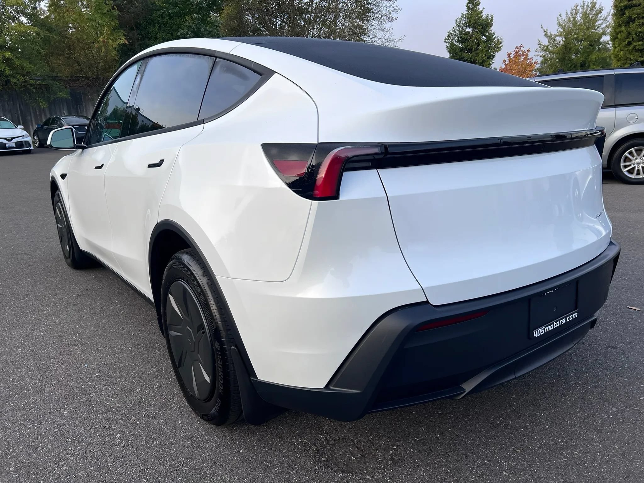 Used 2026 Tesla Model Y AWD image 5