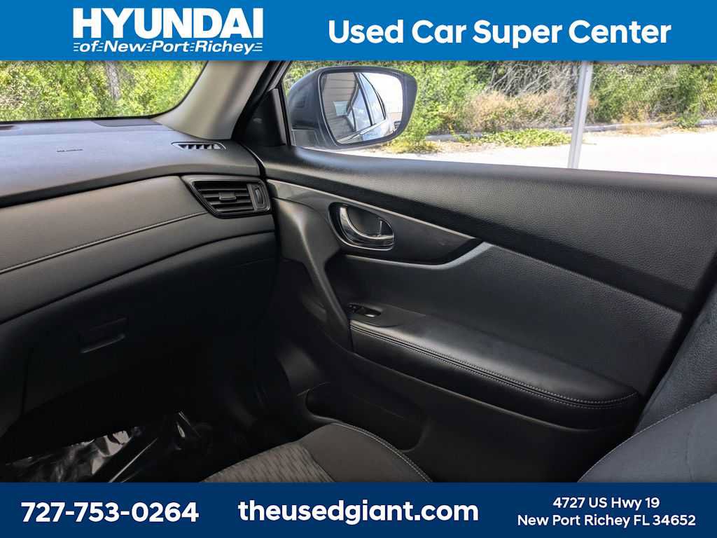 Used 2018 Nissan Rogue SV w/ Premium Package FWD image 20